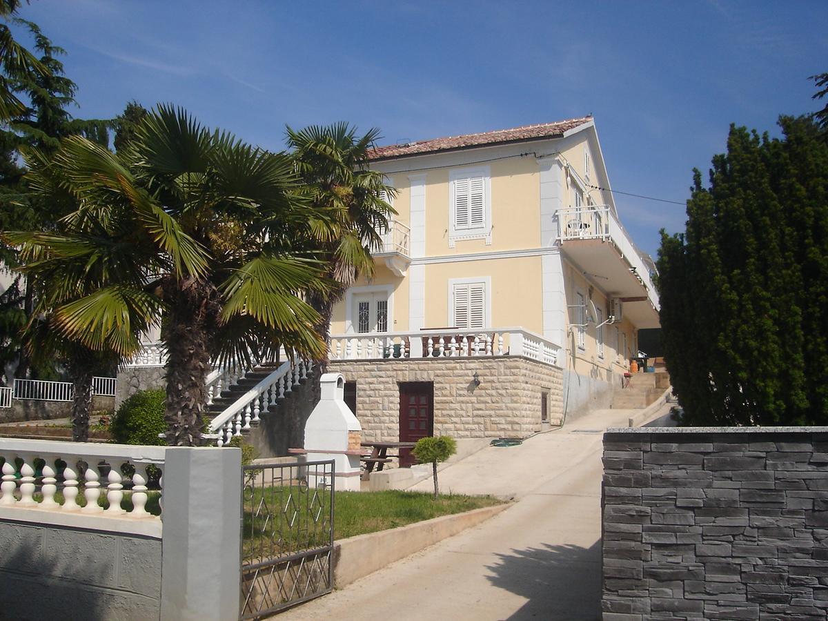 Apartments Margarita Малинска Экстерьер фото