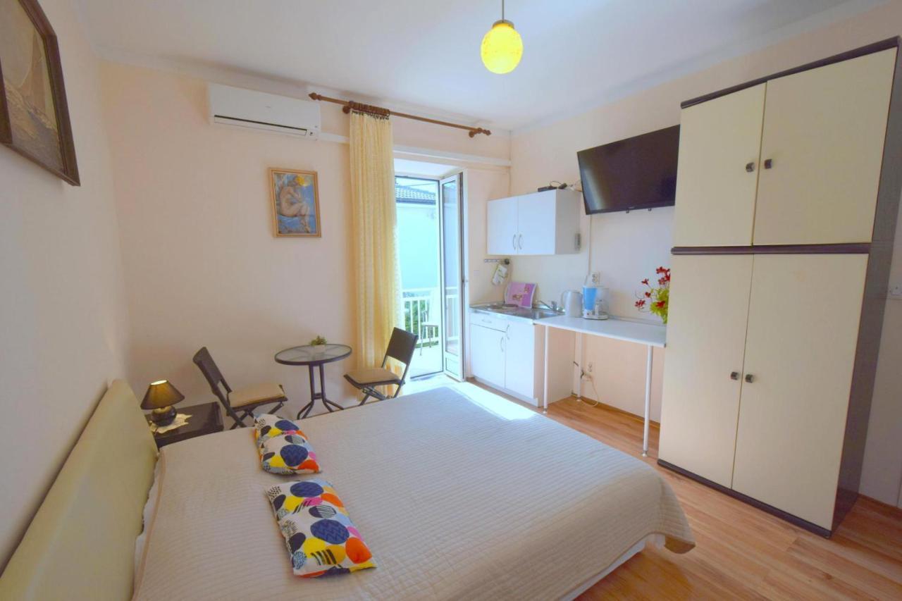 Apartments Margarita Малинска Экстерьер фото