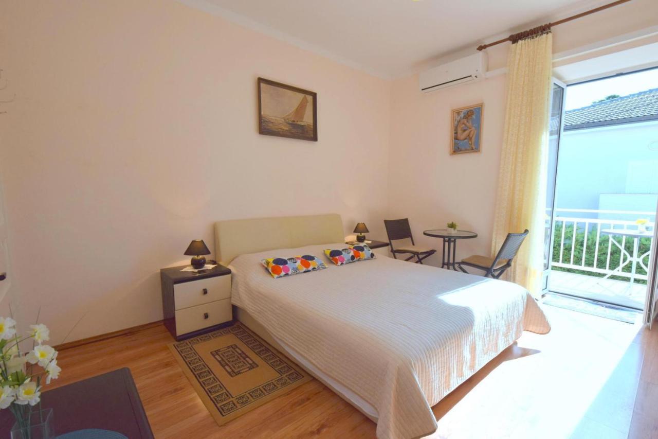 Apartments Margarita Малинска Экстерьер фото