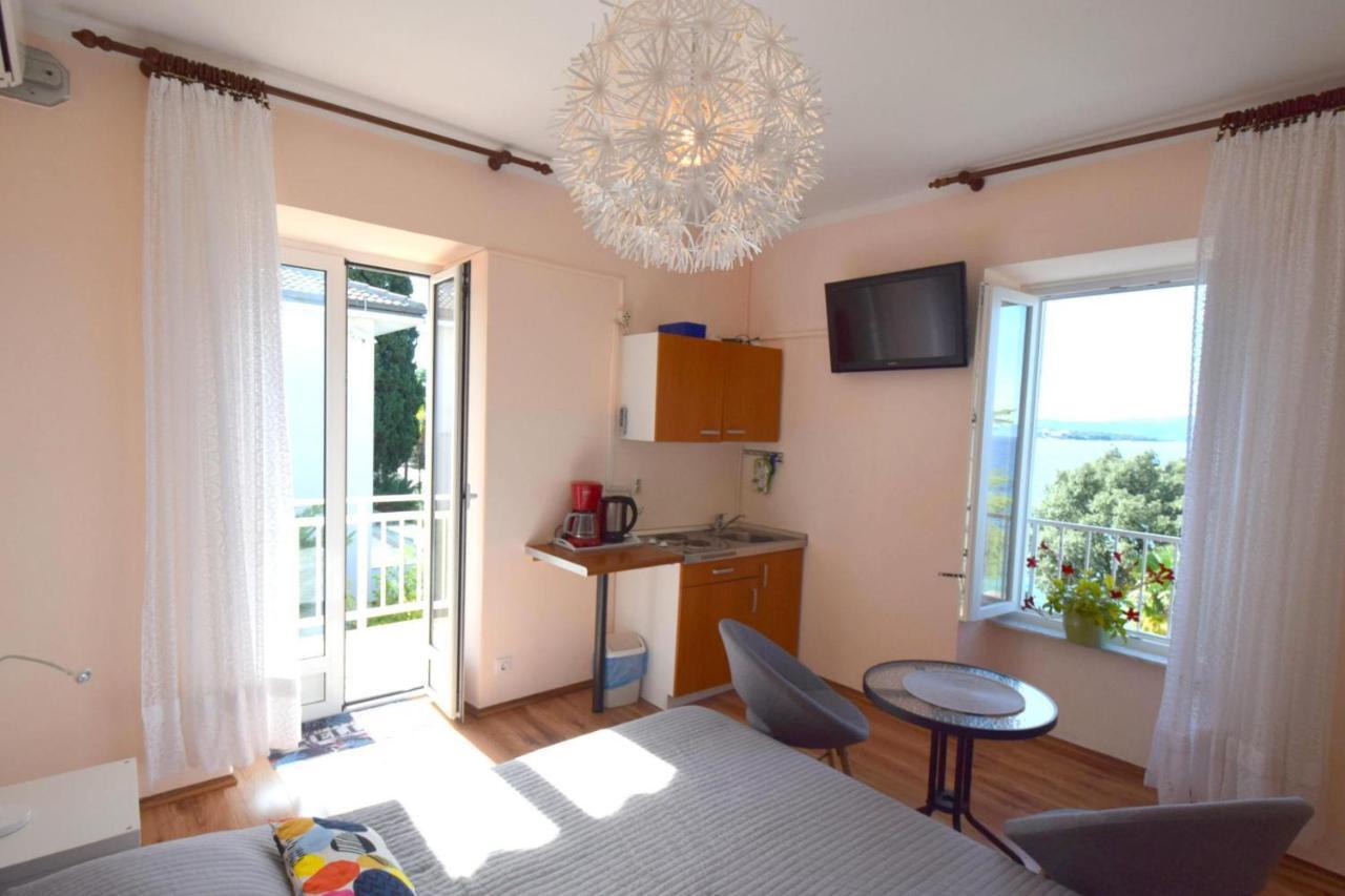Apartments Margarita Малинска Экстерьер фото