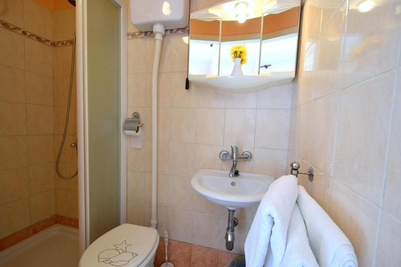 Apartments Margarita Малинска Экстерьер фото